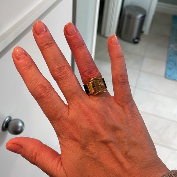Michael Kors buckle ring size 6 - Picture 2 of 3